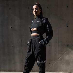 BLACK MECHA CROP TOP